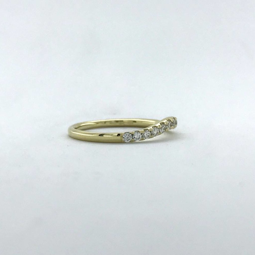 14k Yellow Gold .26ctw Diamond Wave Contour Stackable Wedding Band (Size 6)