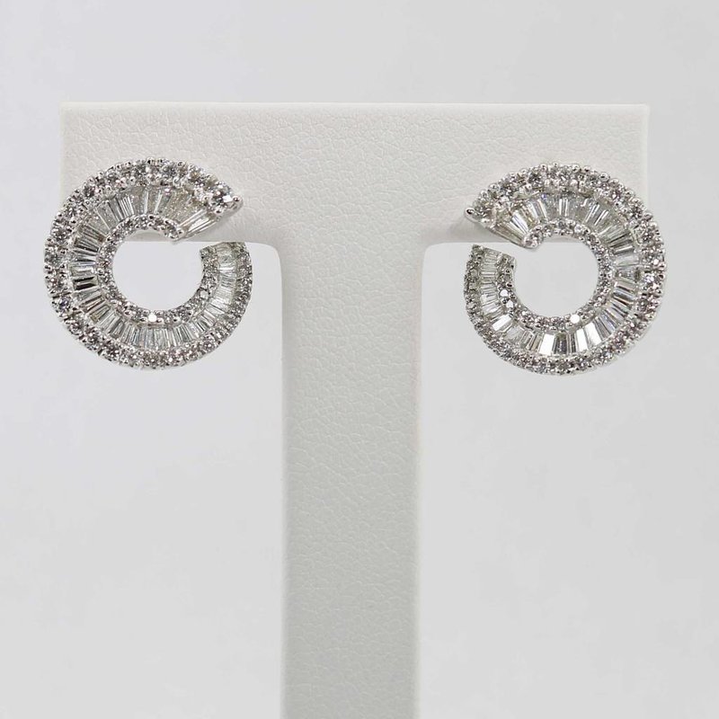 American Jewelry 18k White Gold 2.16ctw Diamond Round & Baguette Twist Earrings