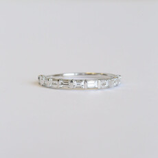 American Jewelry American Classic Mini East-to-West Baguette Diamond Band (0.45ctw)