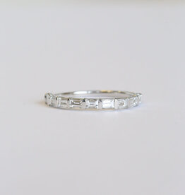 American Jewelry American Classic Small East-to-West Baguette Diamond Band (0.55ctw)