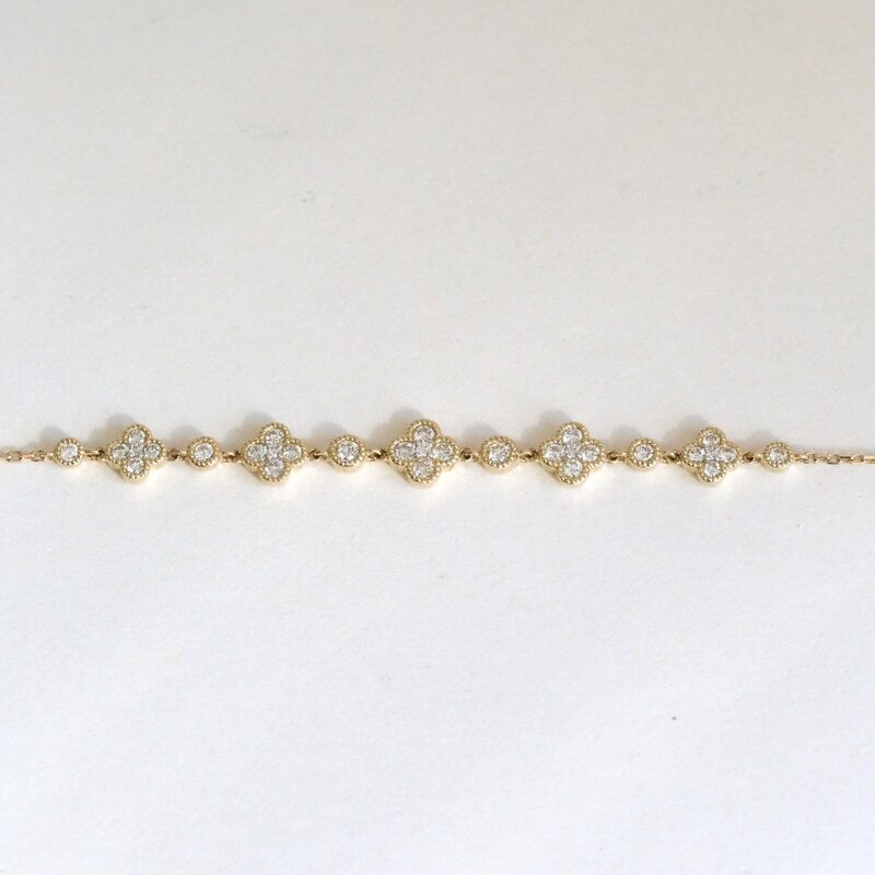 American Jewelry 14k Yellow Gold .90ctw Diamond Clover Station Bracelet