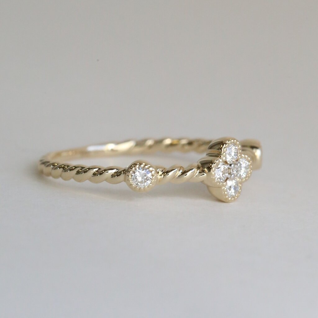 American Jewelry 14k Yellow Gold .22ctw Diamond Clover Twist Ring (Size 7)