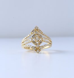 18k Yellow Gold .83ct Round, Baguette, and Princess Cut Diamond Fashion ring (Size 6.75)