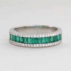 American Jewelry 18k White Gold .81ct Emerald .23ct Diamond Baguette and Round Channel Set Ring (Size 7)