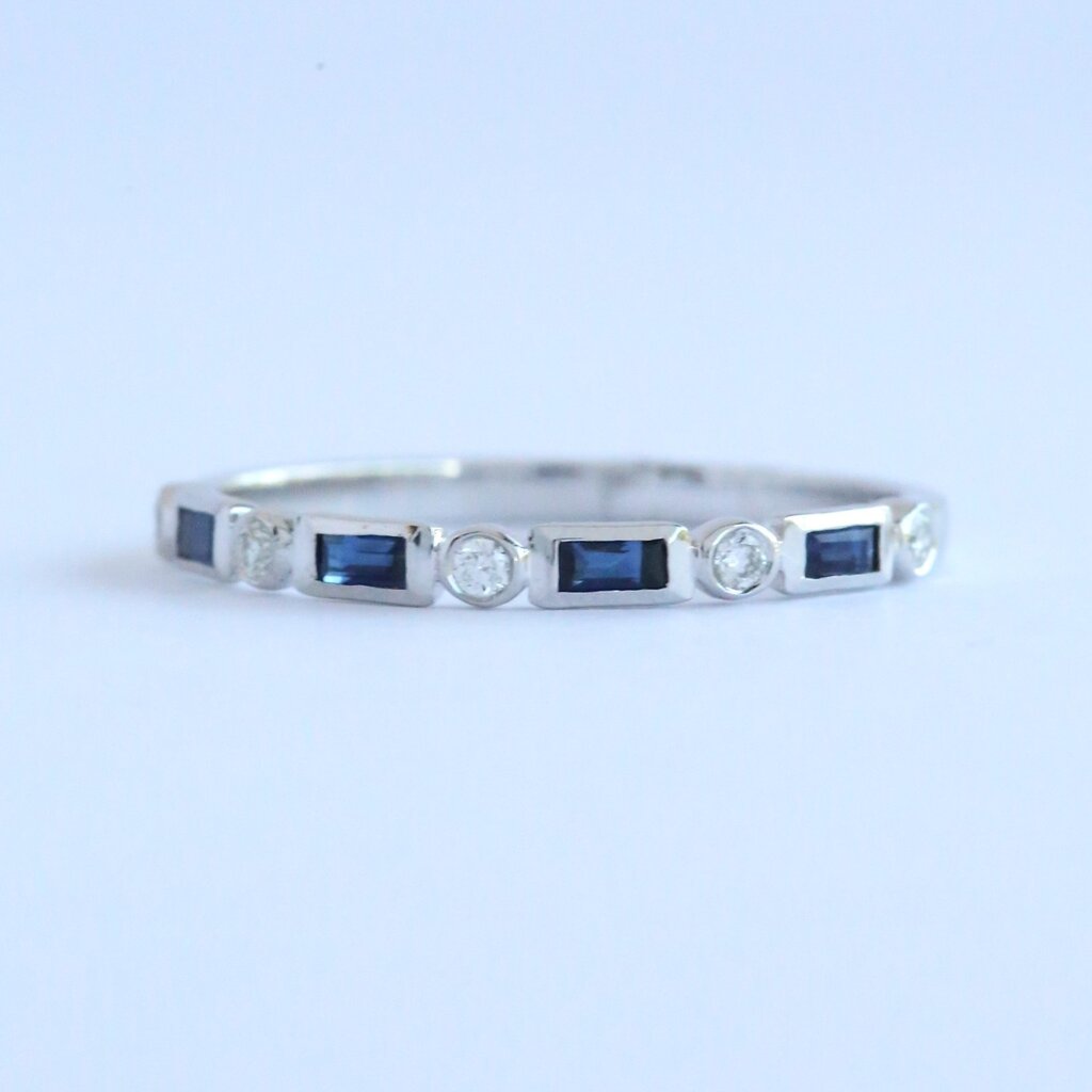 American Jewelry 14k White Gold .38ctw Diamond & Sapphire Baguette & Round Bezel Stackable Band (Size 7)