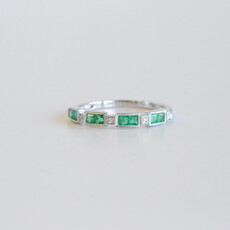 American Jewelry 14K White Gold 0.30ctw Emerald & 0.012ctw Diamond Geometric Stackable Ring (Size 7)