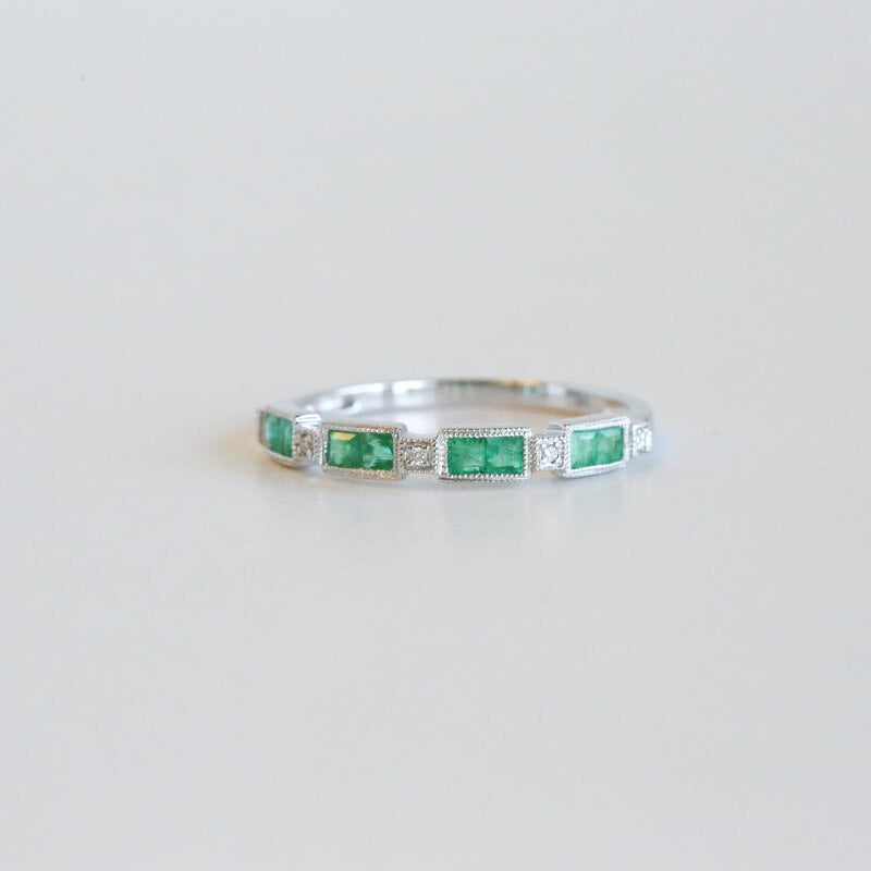 American Jewelry 14K White Gold 0.30ctw Emerald & 0.012ctw Diamond Geometric Stackable Ring (Size 7)