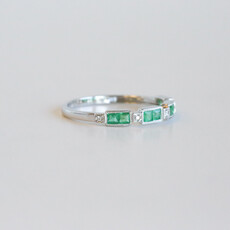 American Jewelry 14K White Gold 0.30ctw Emerald & 0.012ctw Diamond Geometric Stackable Ring (Size 7)