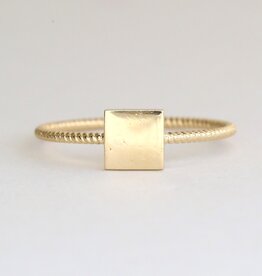 American Jewelry 14k Yellow Gold Square Engravable Ring w/ Twisted Band (Size 7)