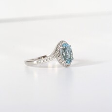 14k White Gold .13ctw Diamond 1.77ctw Oval Aquamarine Twisted Halo Ring (Size 6.5)