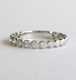 American Jewelry 14k White Gold .13ctw Diamond Milgrain Wedding Band Ring (Size 7)