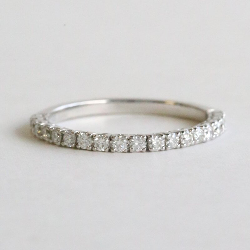 American Jewelry 14k White Gold .39ctw Diamond Flexible Wedding Band Ring (Size 7)