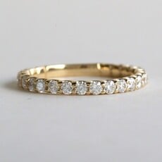 American Jewelry 14k Yellow Gold .93ctw Diamond Straight Wedding Band Ring (Size 7)