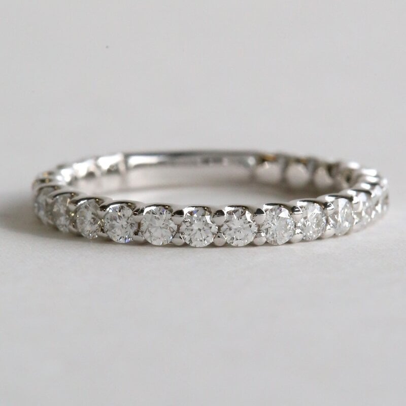 American Jewelry 14k White Gold .93ctw Diamond Straight Wedding Band Ring (Size 7)