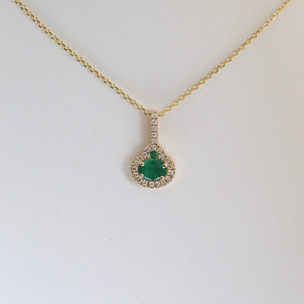 American Jewelry 14k Yellow Gold .47ct Emerald .10ct Diamond Oval Halo Necklace