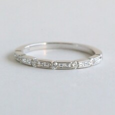 American Jewelry 14k White Gold .30ctw Baguette and Round Alternating Diamond Wedding Band