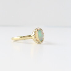 American Jewelry 14k Yellow Gold .69ct Opal Cabachon  .08ctw Diamond Halo Ring