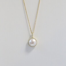 American Jewelry 14k Yellow Gold .10ctw Diamond and Akoya Pearl Necklace