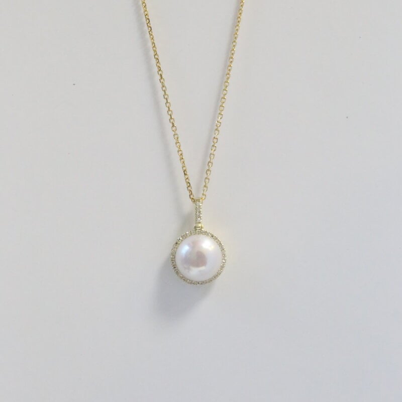 American Jewelry 14k Yellow Gold .10ctw Diamond and Akoya Pearl Necklace