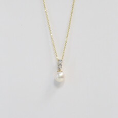 American Jewelry 14k Yellow Gold .06ctw Diamond and Pearl Mini Dangle Necklace