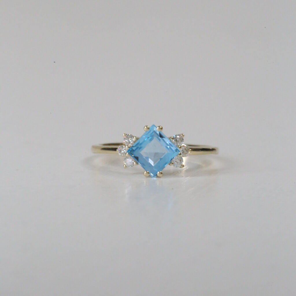 American Jewelry 14k Yellow Gold 1.13ct Blue Topaz .15ct Diamond Princess Cut Ring