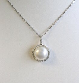 American Jewelry 14k White Gold .11ct Diamond Akoya Pearl Necklace