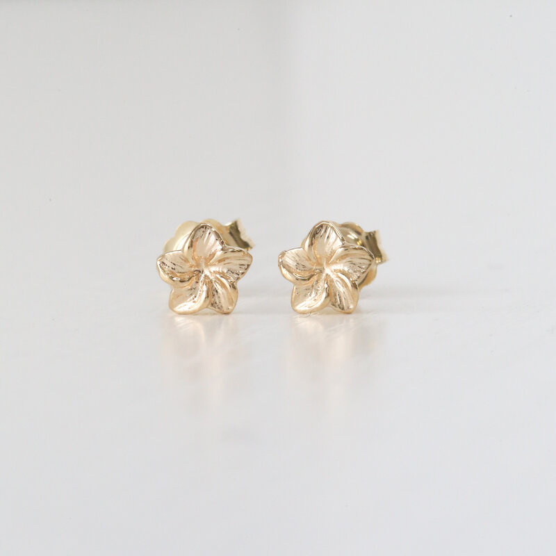 American Jewelry 14k Yellow Gold Plumeria Flower Stud Earrings