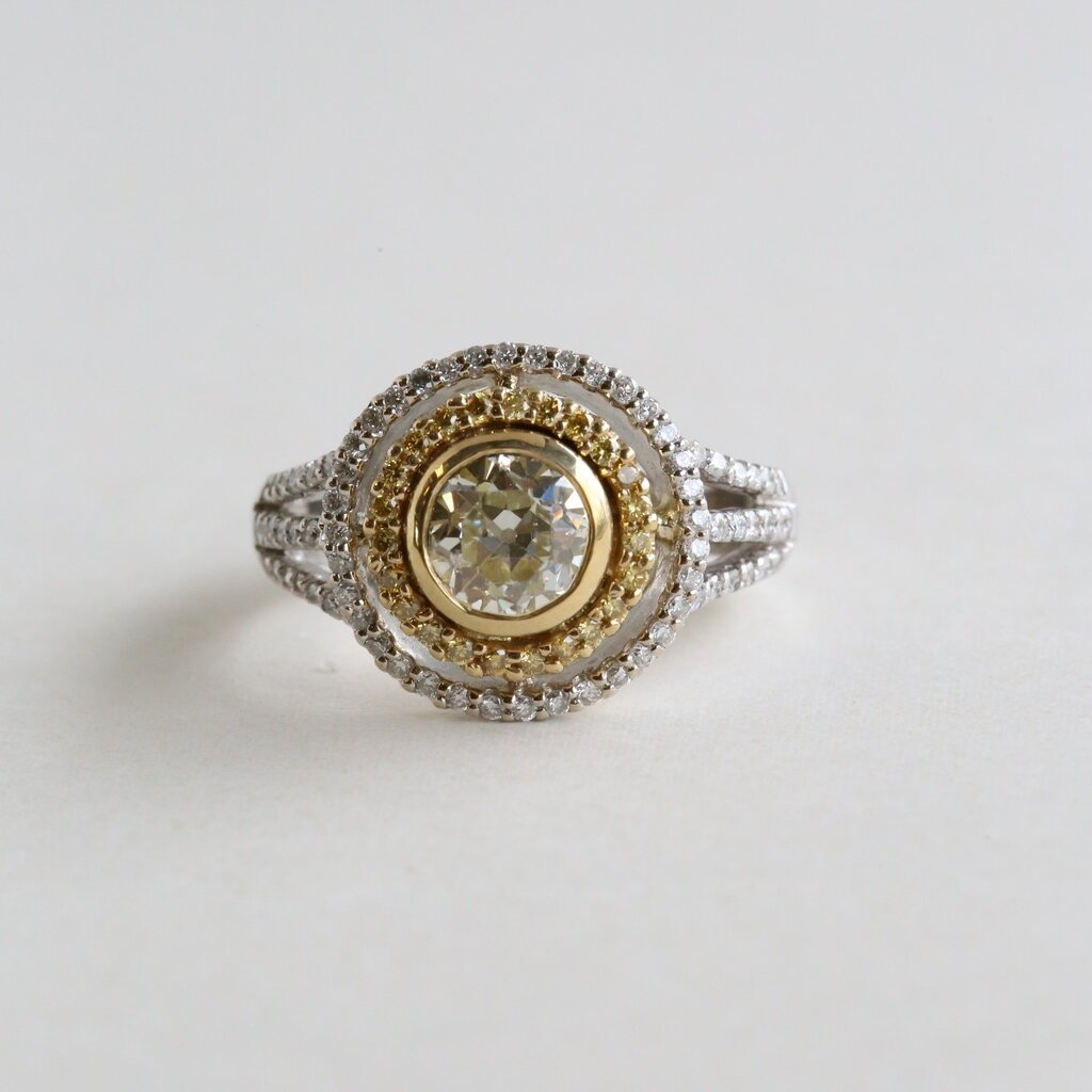 American Jewelry 18k White & Yellow Gold 2.03ctw (1.53 K/SI1 GIA European Cut Ctr) White & Yellow Diamond Halo Enaggement Ring (Size 6)