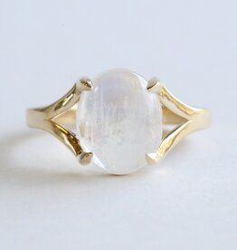 American Jewelry 10K Yellow Oval Cabochon Moonstone 2.67ct Ring Size 6.5