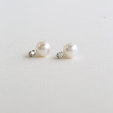 American Jewelry 14k White Gold 7-7.5mm Akoya Pearl .10ct Accent Diamond Stud Earrings
