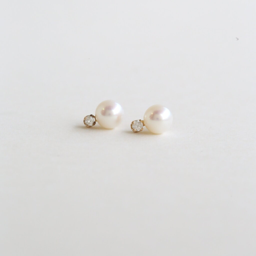 American Jewelry 14k White Gold 5-5.5mm Akoya Pearl .04ct Diamond Accent Stud Earrings