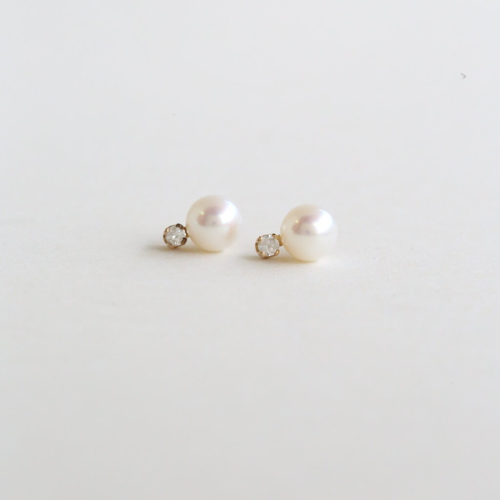 American Jewelry 14k Yellow Gold 5-5.5mm Akoya Pearl .04ct Diamond Accent Stud Earrings