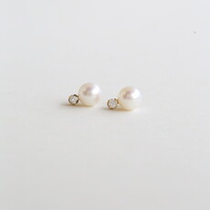 American Jewelry 14k Yellow Gold 5-5.5mm Akoya Pearl .04ct Diamond Accent Stud Earrings