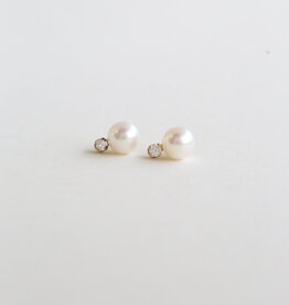 American Jewelry 14k Yellow Gold 5-5.5mm Akoya Pearl .04ct Diamond Accent Stud Earrings