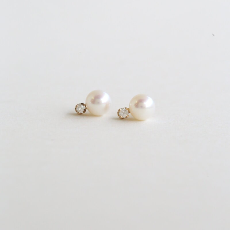 American Jewelry 14k Yellow Gold 5-5.5mm Akoya Pearl .04ct Diamond Accent Stud Earrings