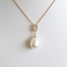 American Jewelry 14k Yellow Gold Akoya Pearl Diamond Accent Necklace