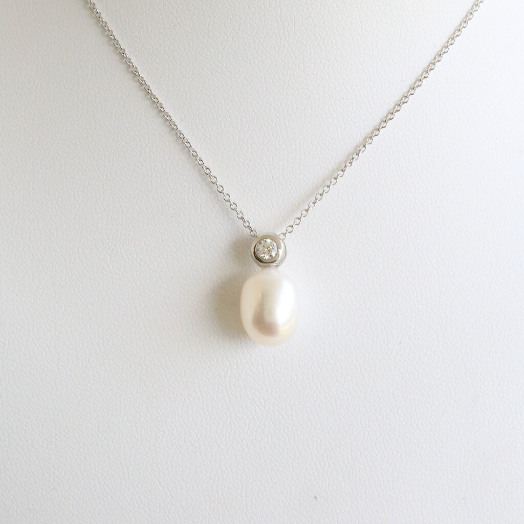 American Jewelry 14k White Gold .10ct Bezel Diamond & Akoya Pearl Necklace