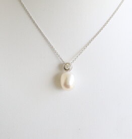 American Jewelry 14k White Gold .10ct Bezel Diamond & Akoya Pearl Necklace
