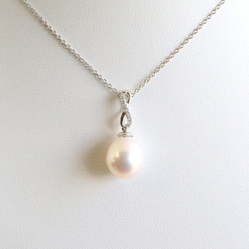 American Jewelry 14k White Gold Akoya Pearl Diamond Accent Infinity Necklace