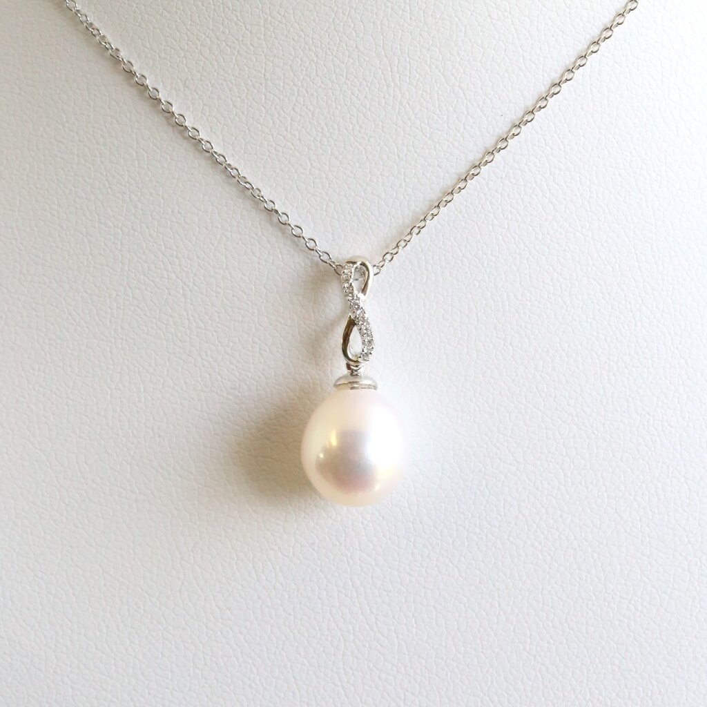 American Jewelry 14k White Gold Akoya Pearl Diamond Accent Infinity Necklace