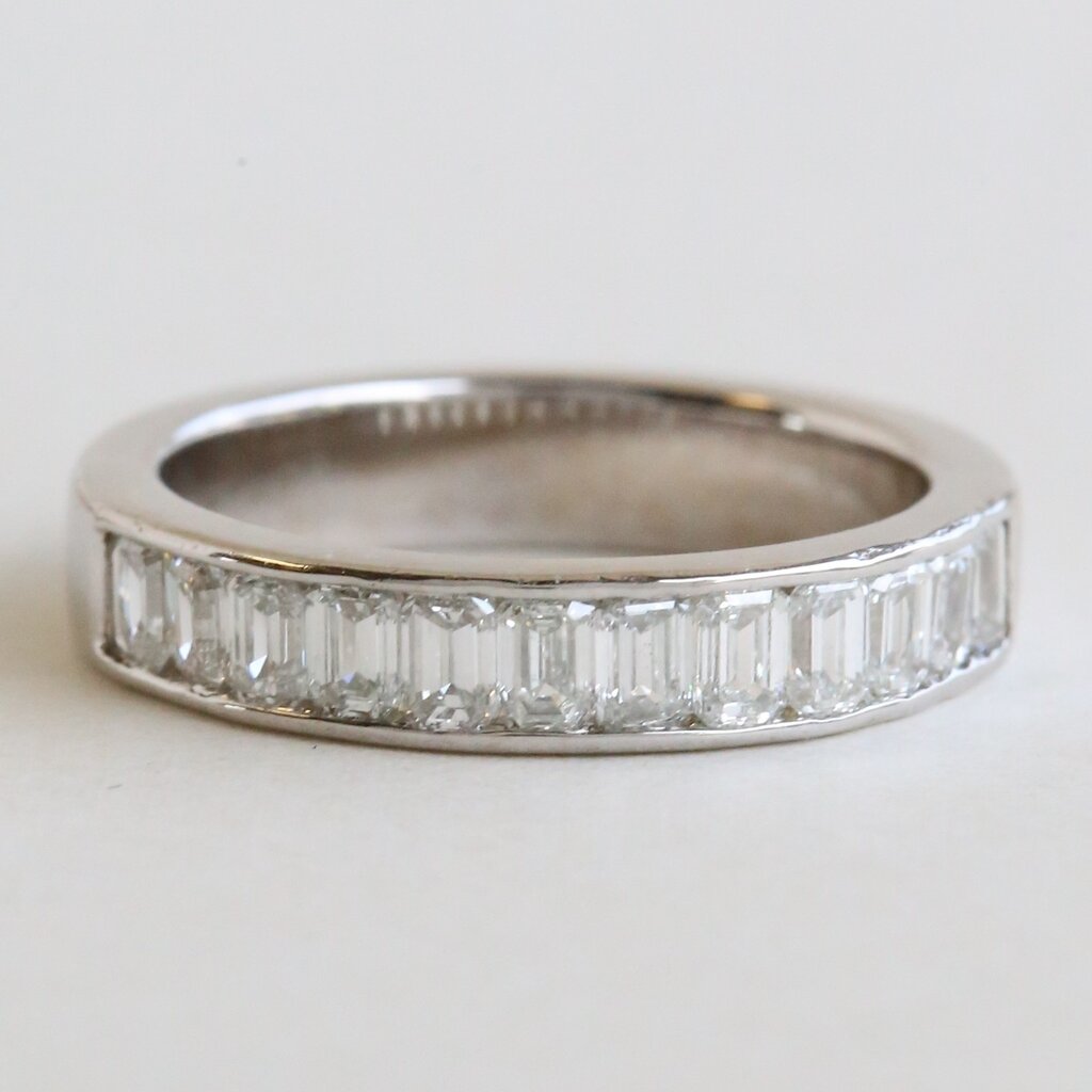 American Jewelry 14k White Gold 1.55ctw Emerald Cut Straight Channel Set Wedding Band Ring