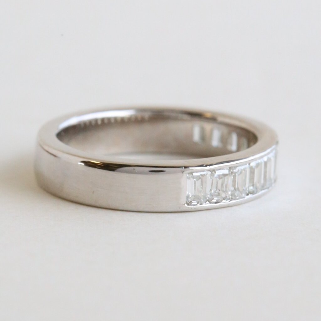 American Jewelry 14k White Gold 1.55ctw Emerald Cut Straight Channel Set Wedding Band Ring