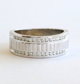 American Jewelry 14k White Gold 1/2ctw Diamond Mens Grooved Beveled Wedding Band (Size 9.5)