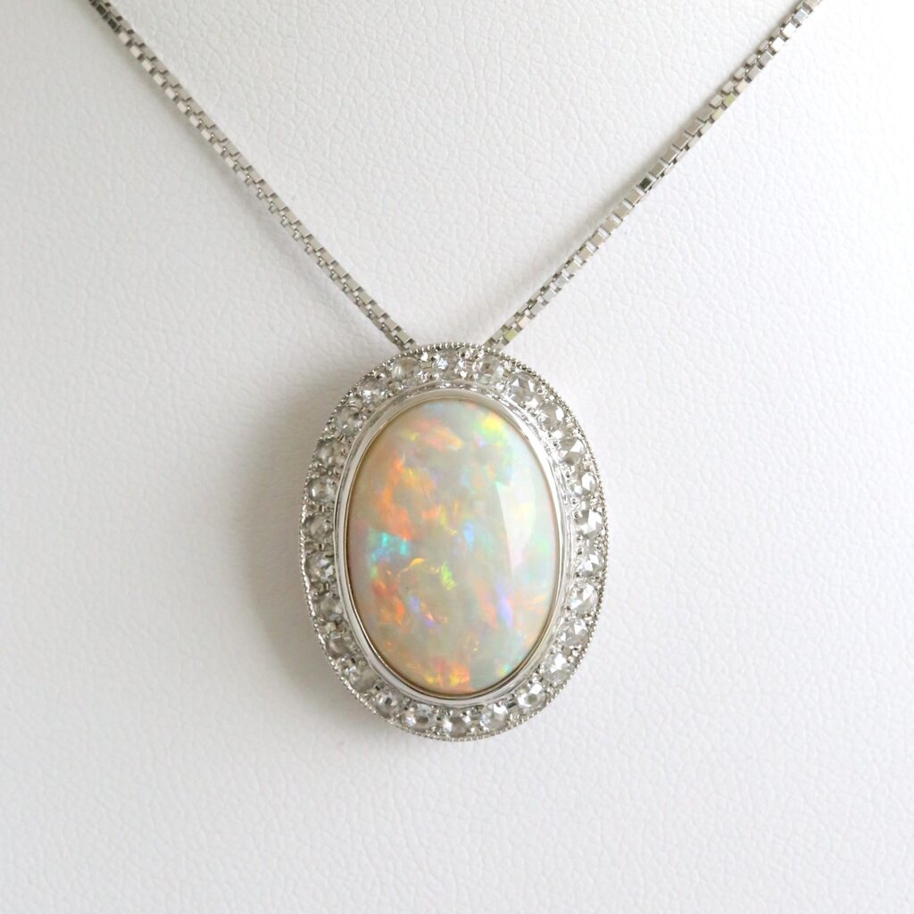 American Jewelry Platinum 7.84ct Opal .46ctw Diamond Oval Cabachon Necklace