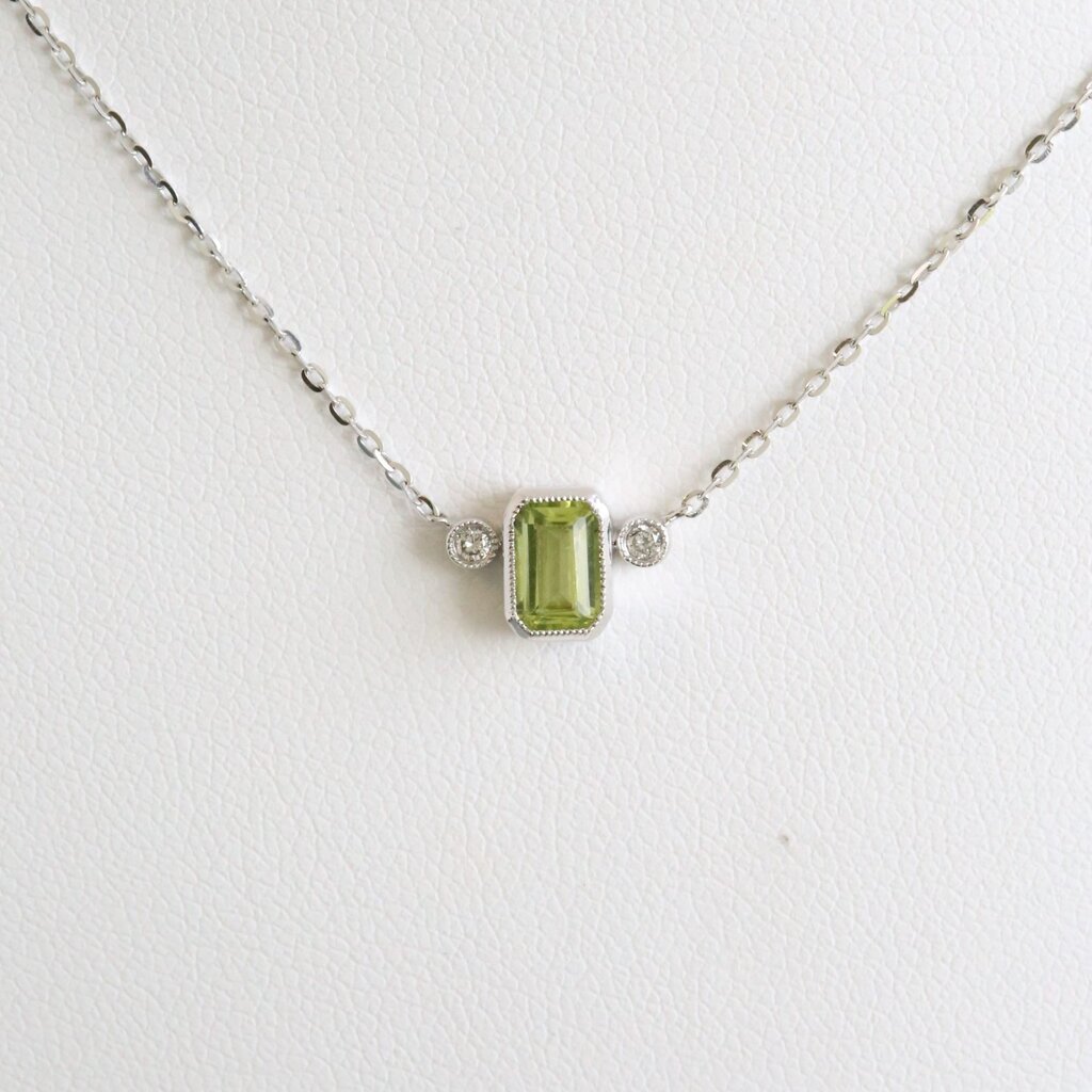 American Jewelry 14k White Gold .04ct Diamond .60ct Peridot Emerald Cut Necklace