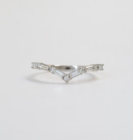American Jewelry 14k White Gold 0.52ctw Round & Baguette Curved Contour Band (Size 7)