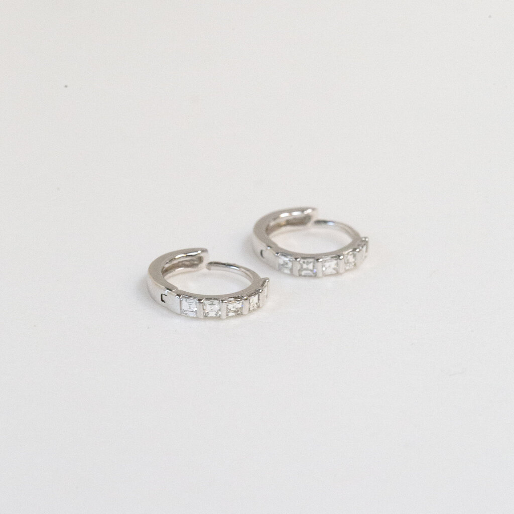 American Jewelry 14k White Gold 0.32ctw Asscher Diamond Huggie Hoop Earrings