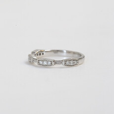 American Jewelry 14k White Gold 0.32ctw Vintage Round & Baguette Station Diamond Band (Size 7)