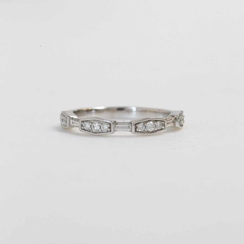American Jewelry 14k White Gold 0.32ctw Vintage Round & Baguette Station Diamond Band (Size 7)
