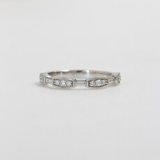 American Jewelry 14k White Gold 0.32ctw Vintage Round & Baguette Station Diamond Band (Size 7)